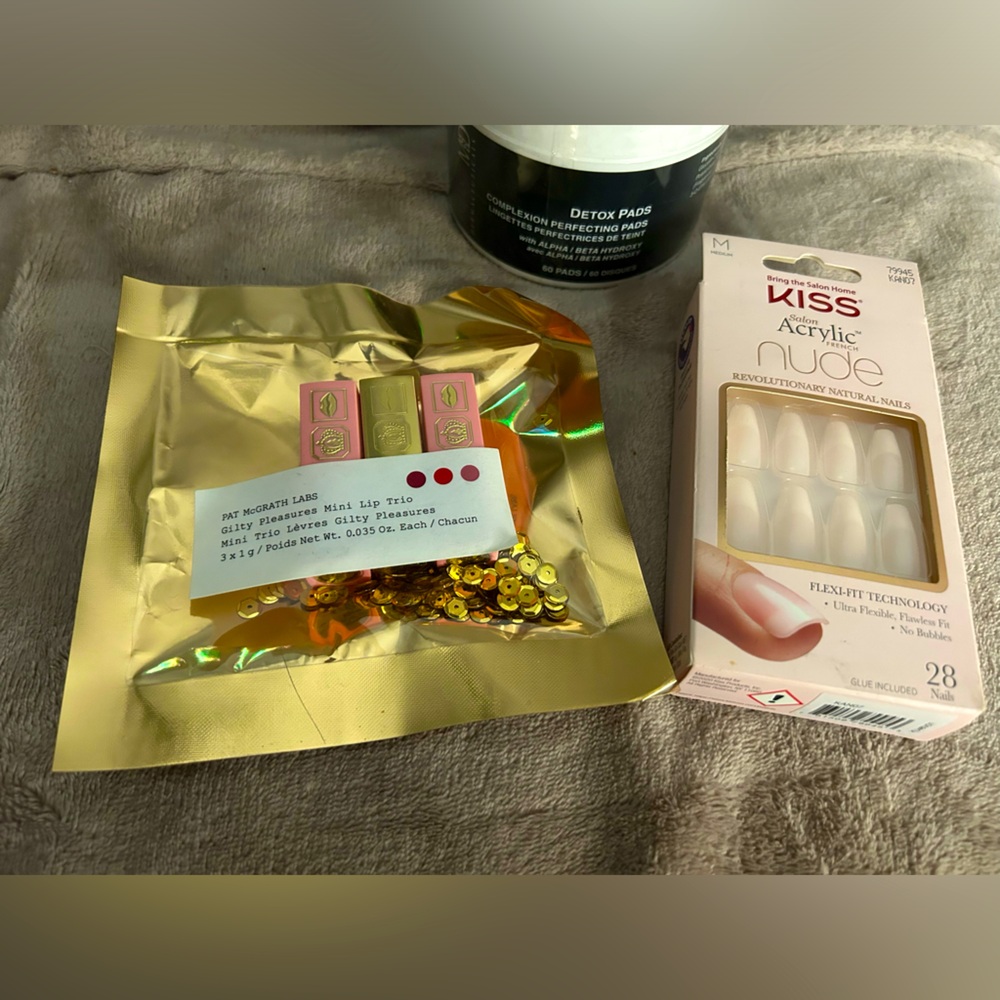 🌸🌺NEW and Un-Opened Skincare and Makeup Bundle🌸🌺